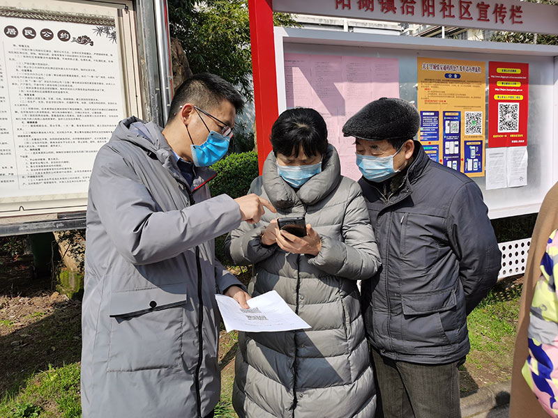 屯溪城建投公司黨支部開展“踐行雷鋒精神，我們共同戰(zhàn)‘疫’”主題黨日活動(dòng)