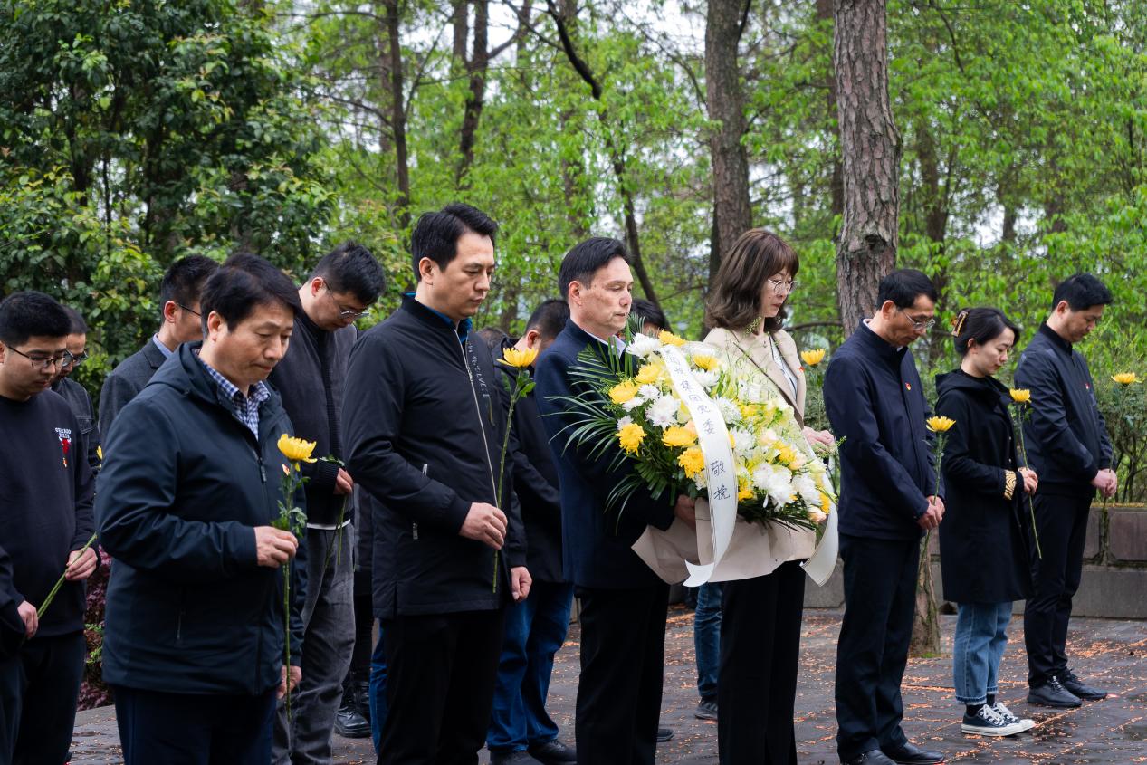 區(qū)國投集團開展四月祭英烈主題黨日活動